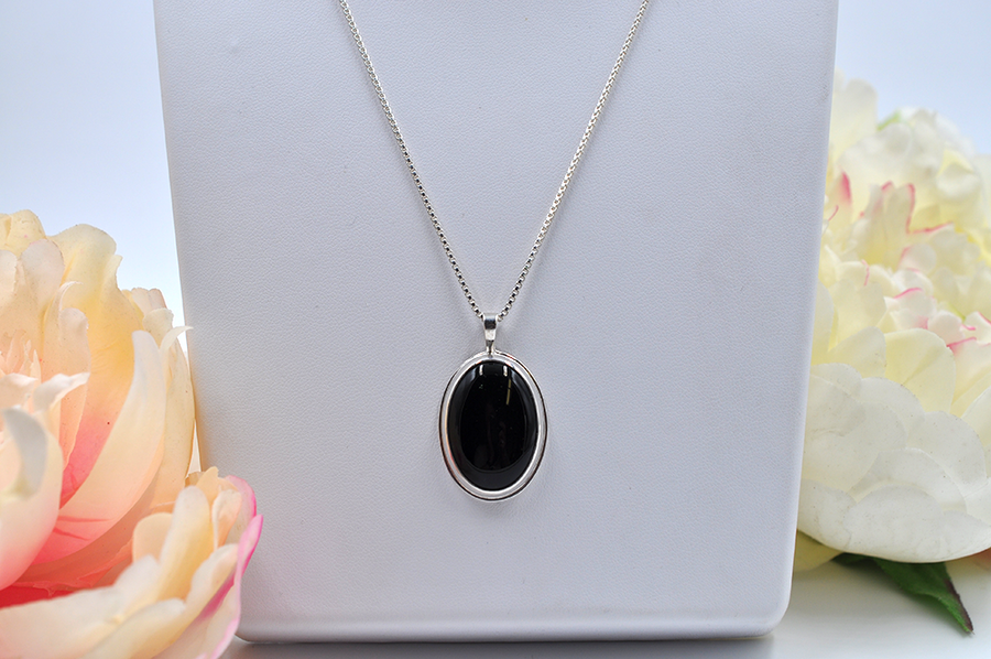 Classic Sterling Silver and Black Onyx Oval Necklace