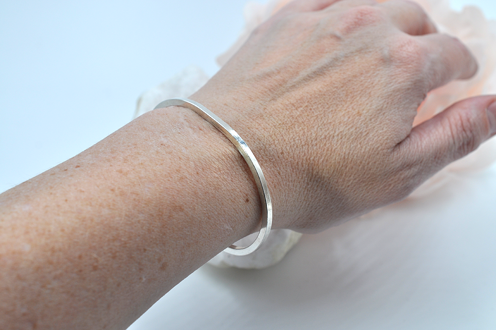 Simple online cuff bracelet