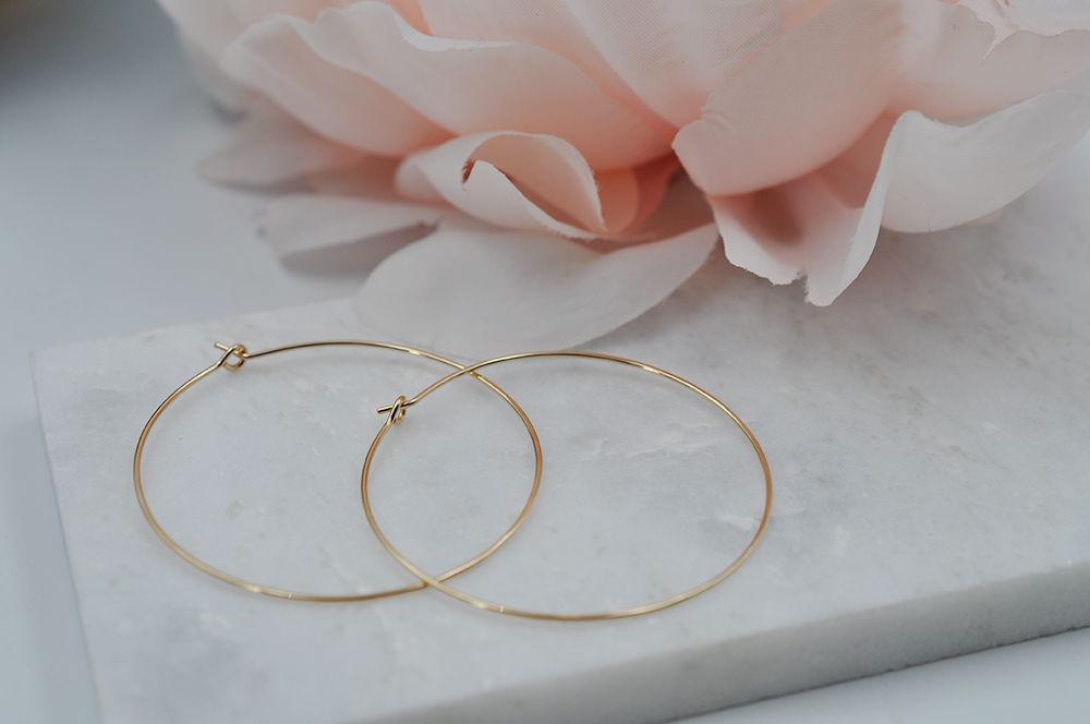 Simple Small Hoops Earring In 14K Yellow Gold