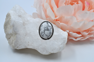 Large Oval Howlite and Sterling Silver Ring • US Size 8