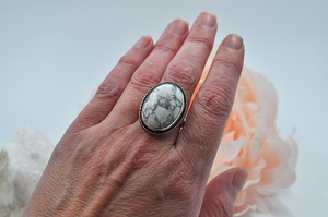 Large Oval Howlite and Sterling Silver Ring • US Size 8