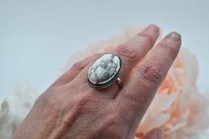 Large Oval Howlite and Sterling Silver Ring • US Size 8