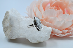 Large Oval Howlite and Sterling Silver Ring • US Size 8