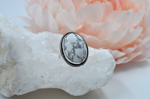 Large Oval Howlite and Sterling Silver Ring • US Size 8